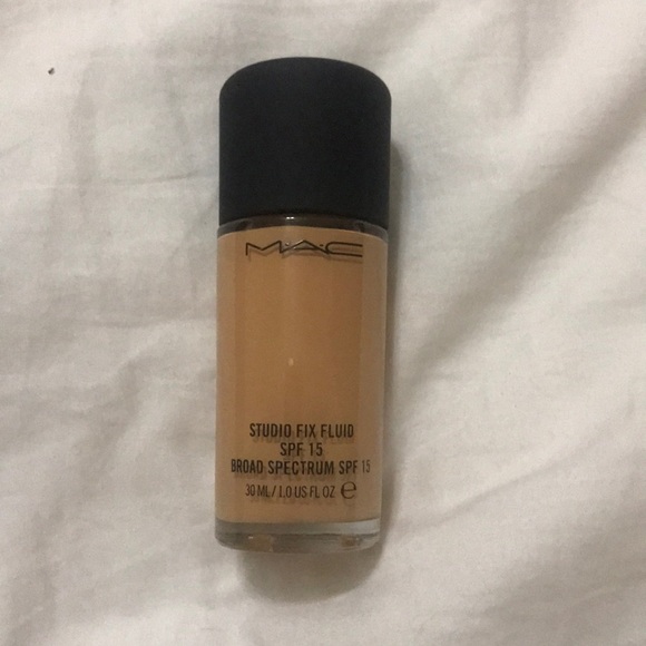 MAC Studio Fix Fluid NC35 - Picture 3 of 3